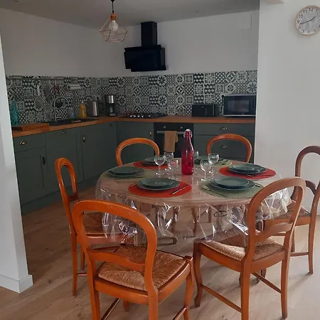 La Tourterelle En Auvergne Champs (Auvergne)