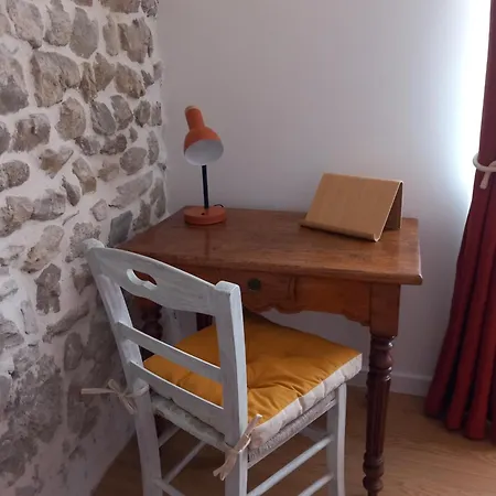 La Tourterelle En Auvergne Champs (Auvergne)