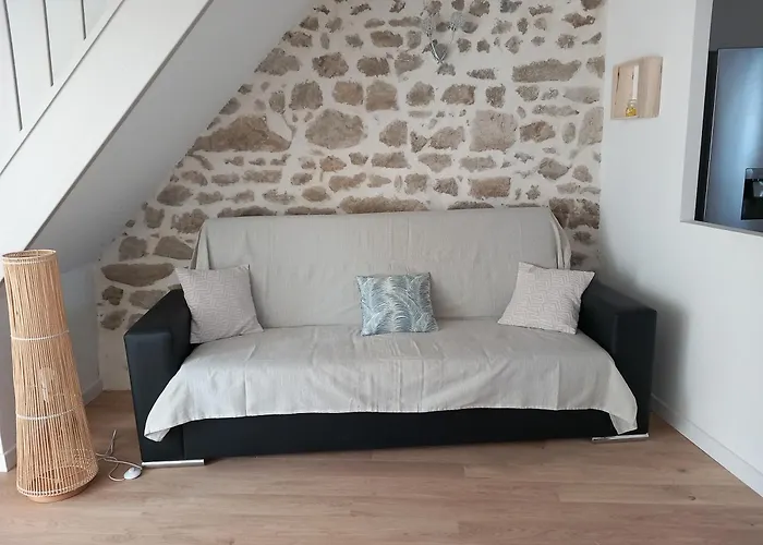 La Tourterelle En Auvergne * Champs (Auvergne)