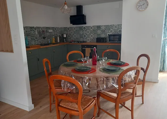 La Tourterelle En Auvergne Champs (Auvergne)